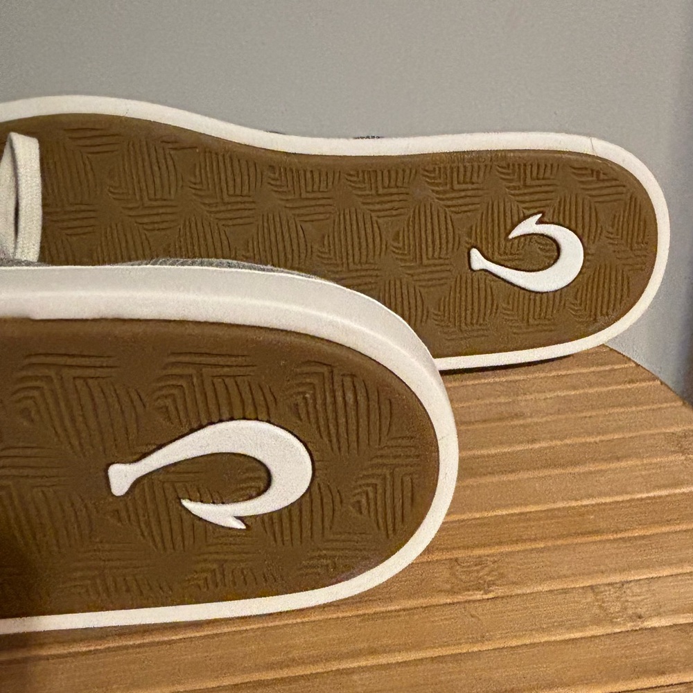 *NWT* OluKai Pehuea Li Sneaker (Women) - Tapa/White Sand. Size: 9 - Picture 5 of 8